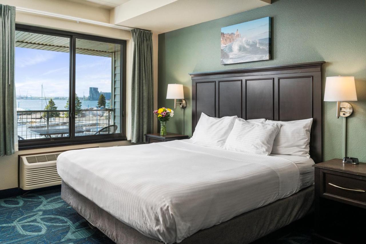 | Park Point Marina Inn