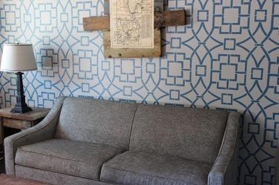 | Vintage Block Inn & Suites