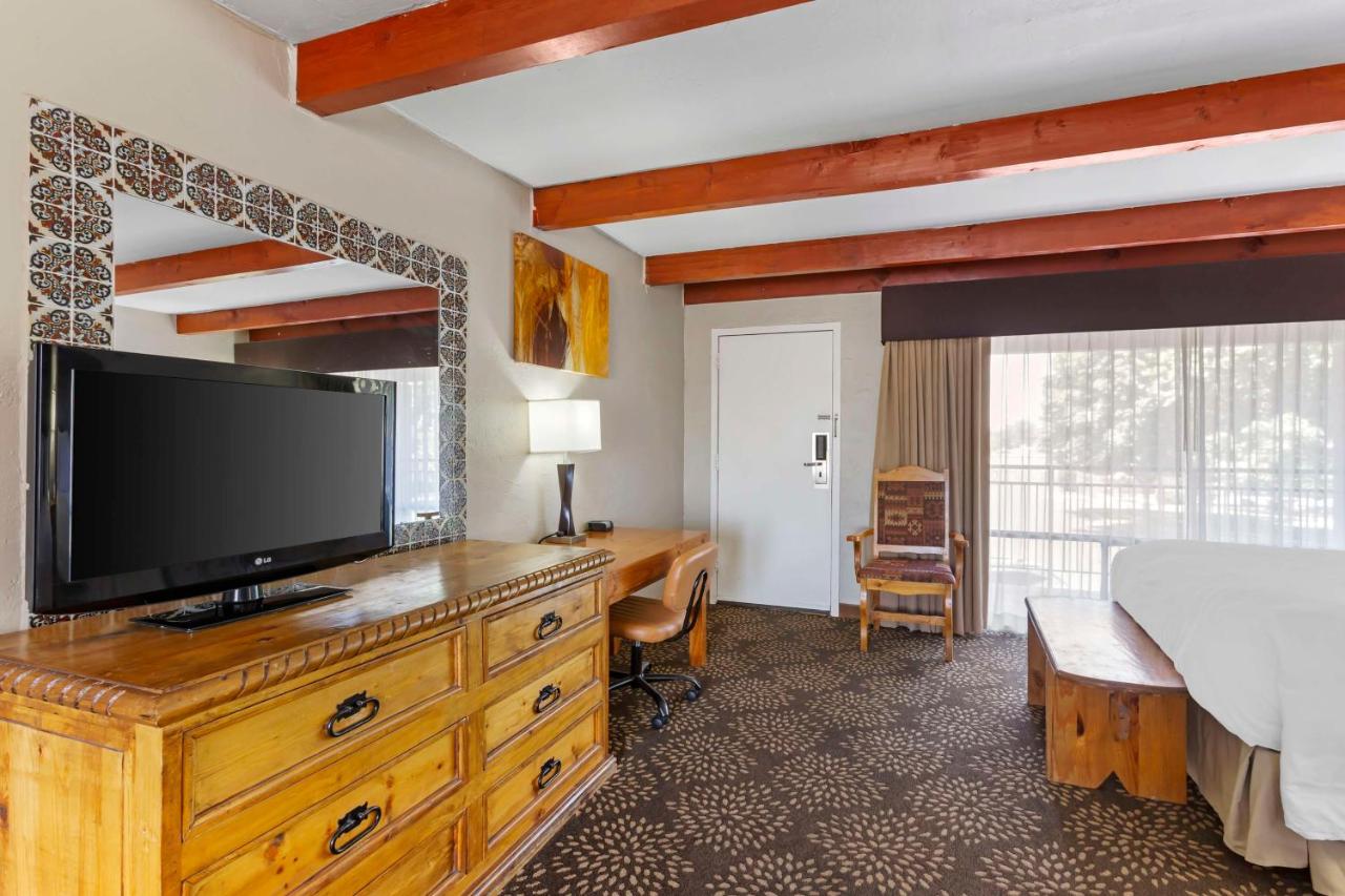 Queen Room with Two Queen Beds - Non-Smoking at Best Western Mission Inn