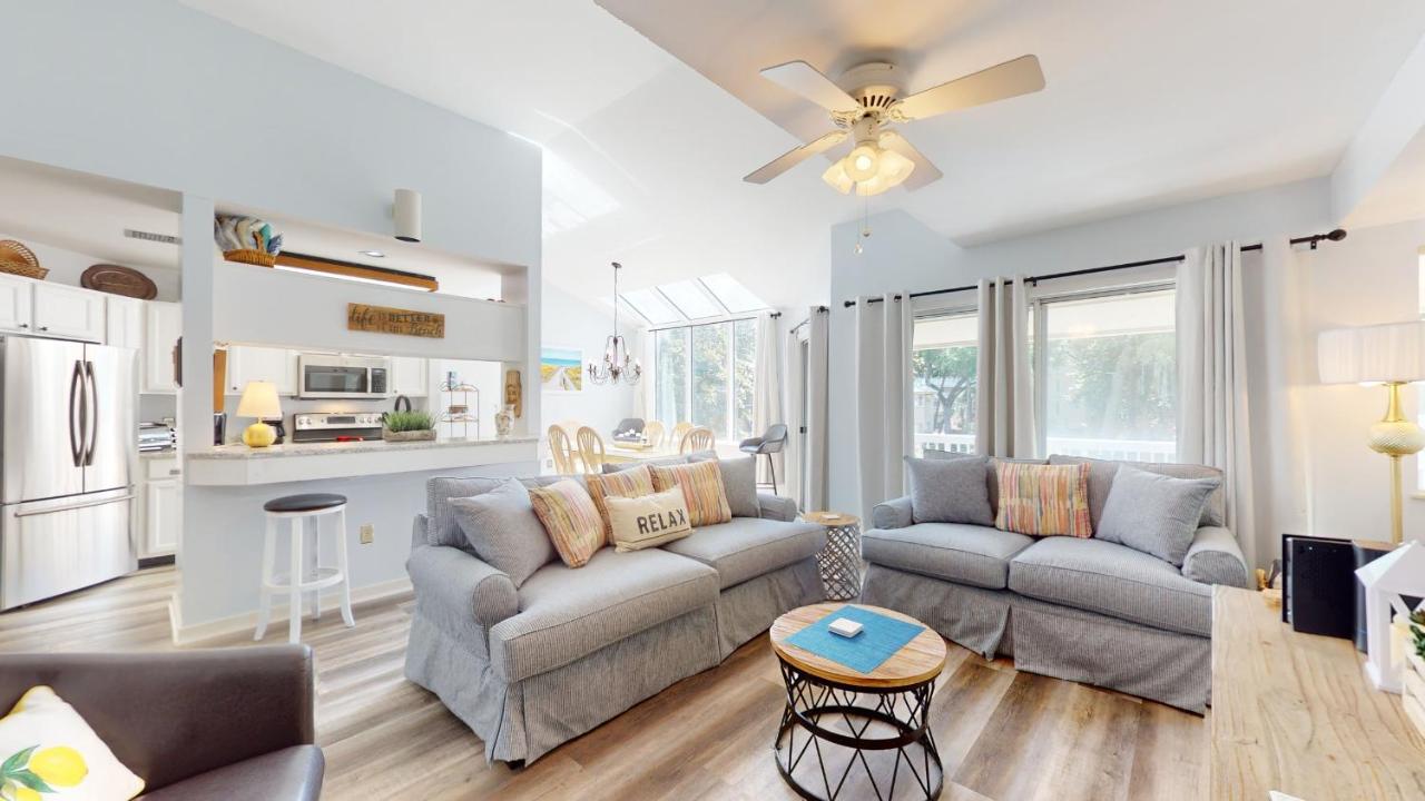 | 710 Barrington Park