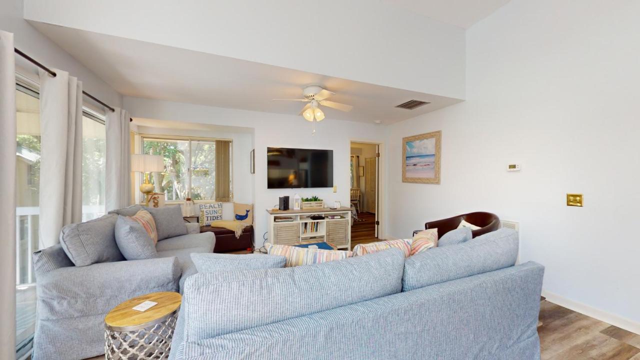 | 710 Barrington Park
