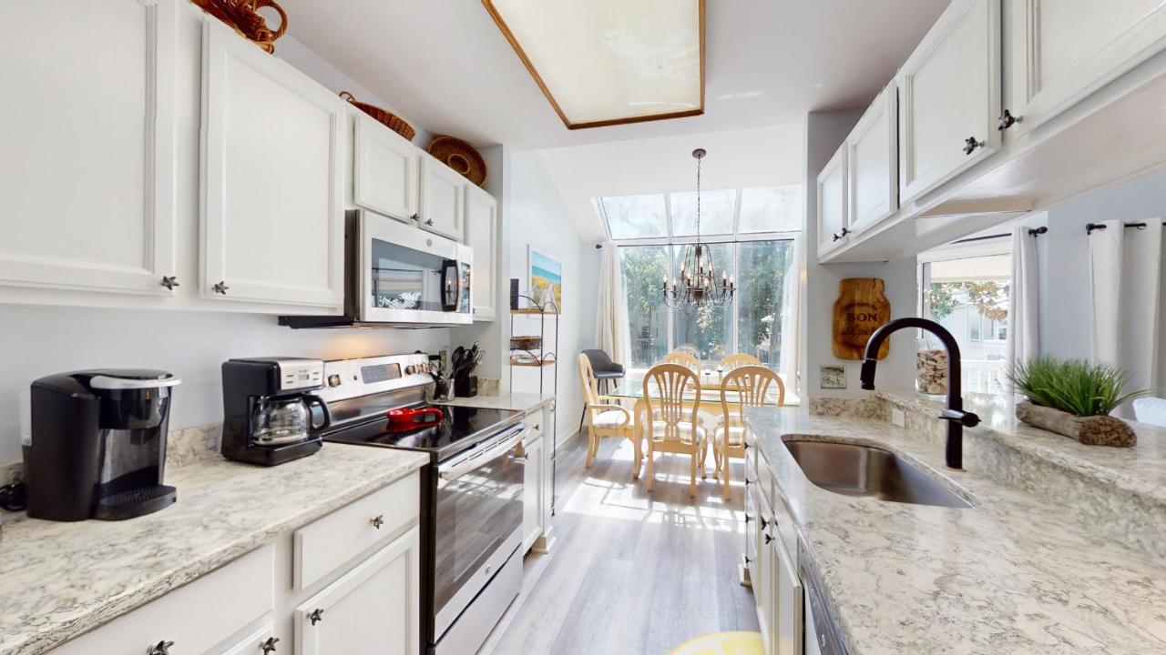 | 710 Barrington Park