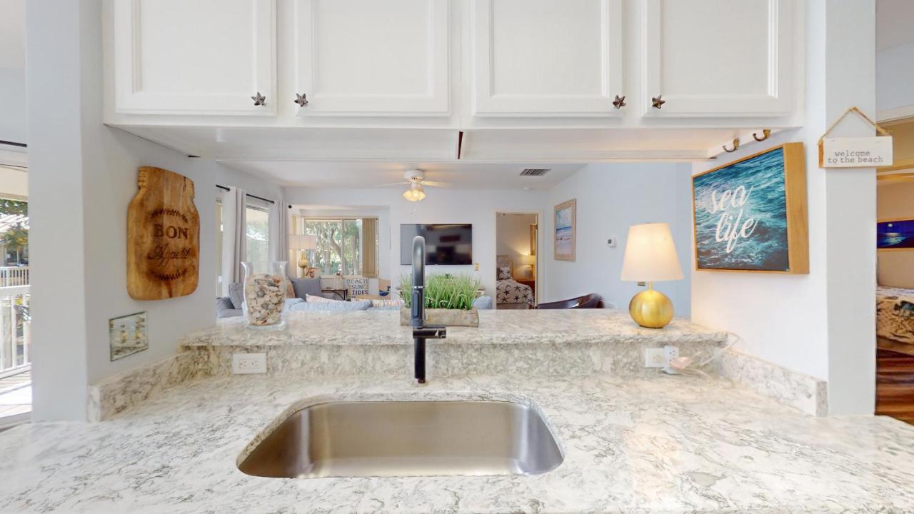 | 710 Barrington Park