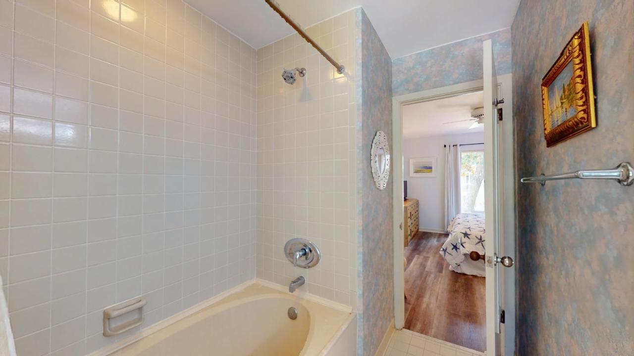 | 710 Barrington Park