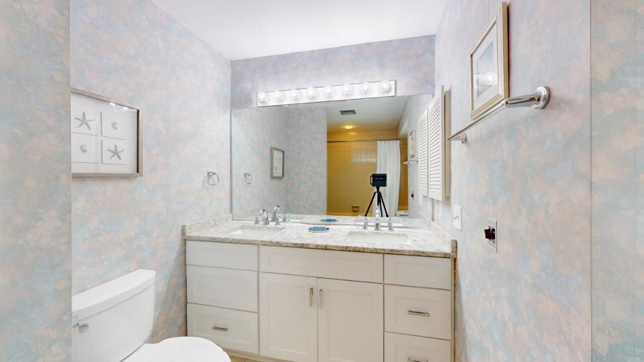 | 710 Barrington Park