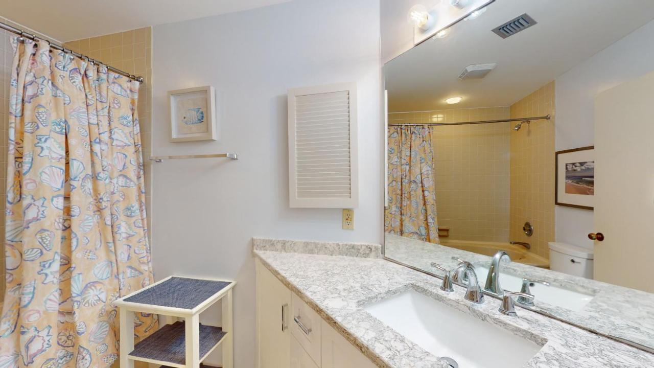 | 710 Barrington Park