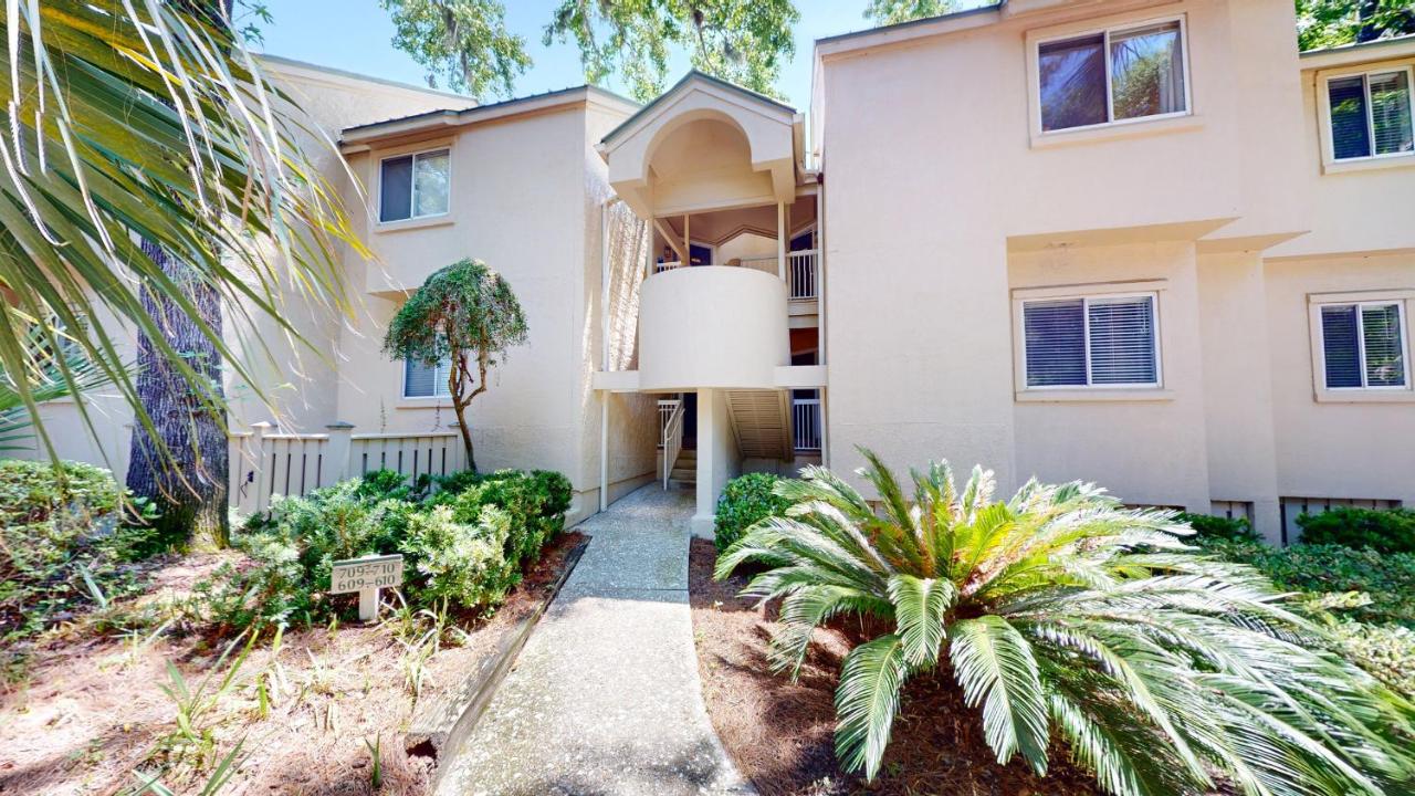 | 710 Barrington Park