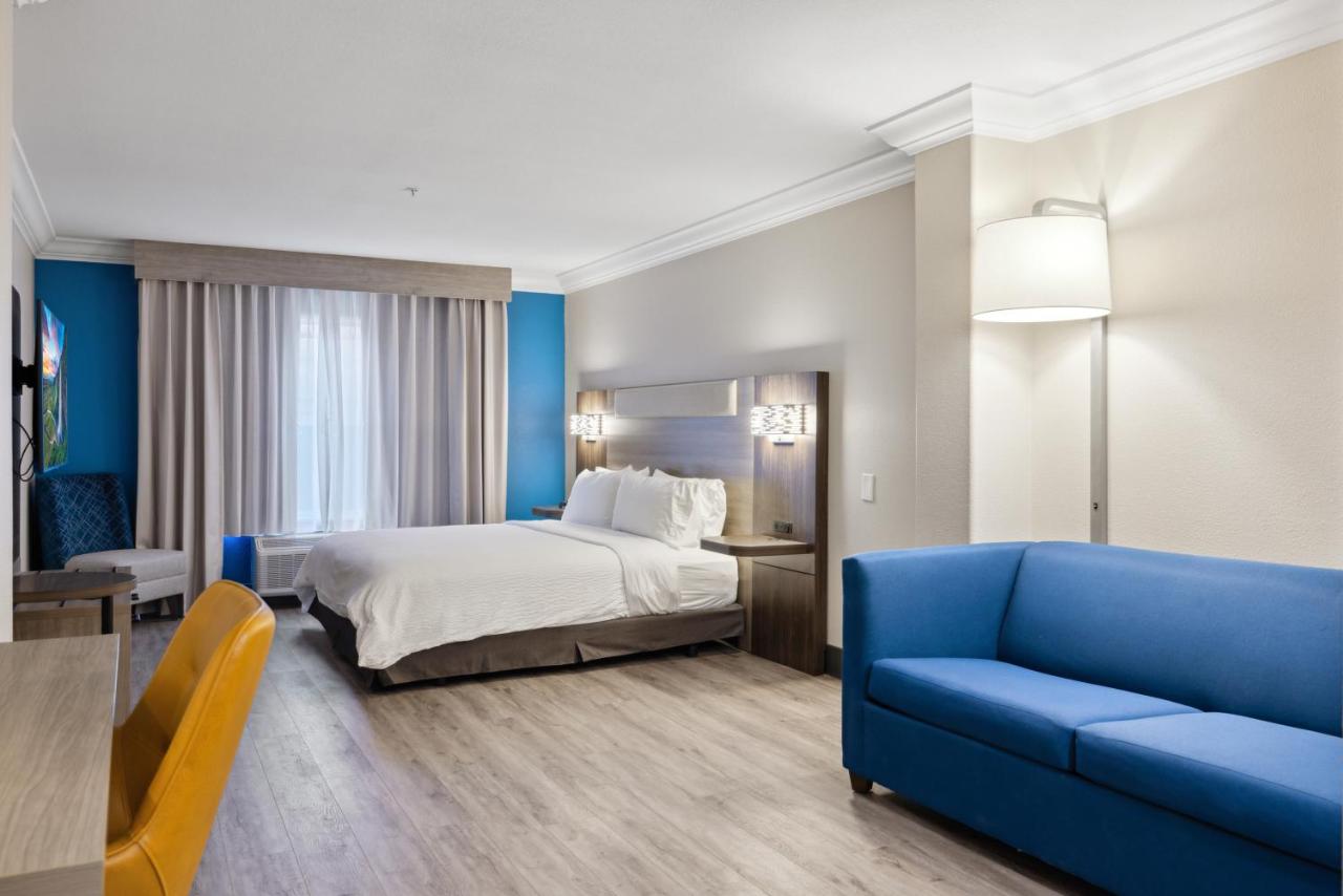 King Suite - Disability Access at Holiday Inn Express Hotel & Suites Vacaville by IHG