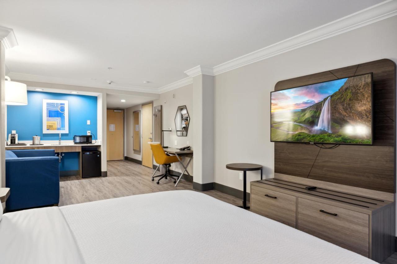 | Holiday Inn Express Hotel & Suites Vacaville, an IHG Hotel
