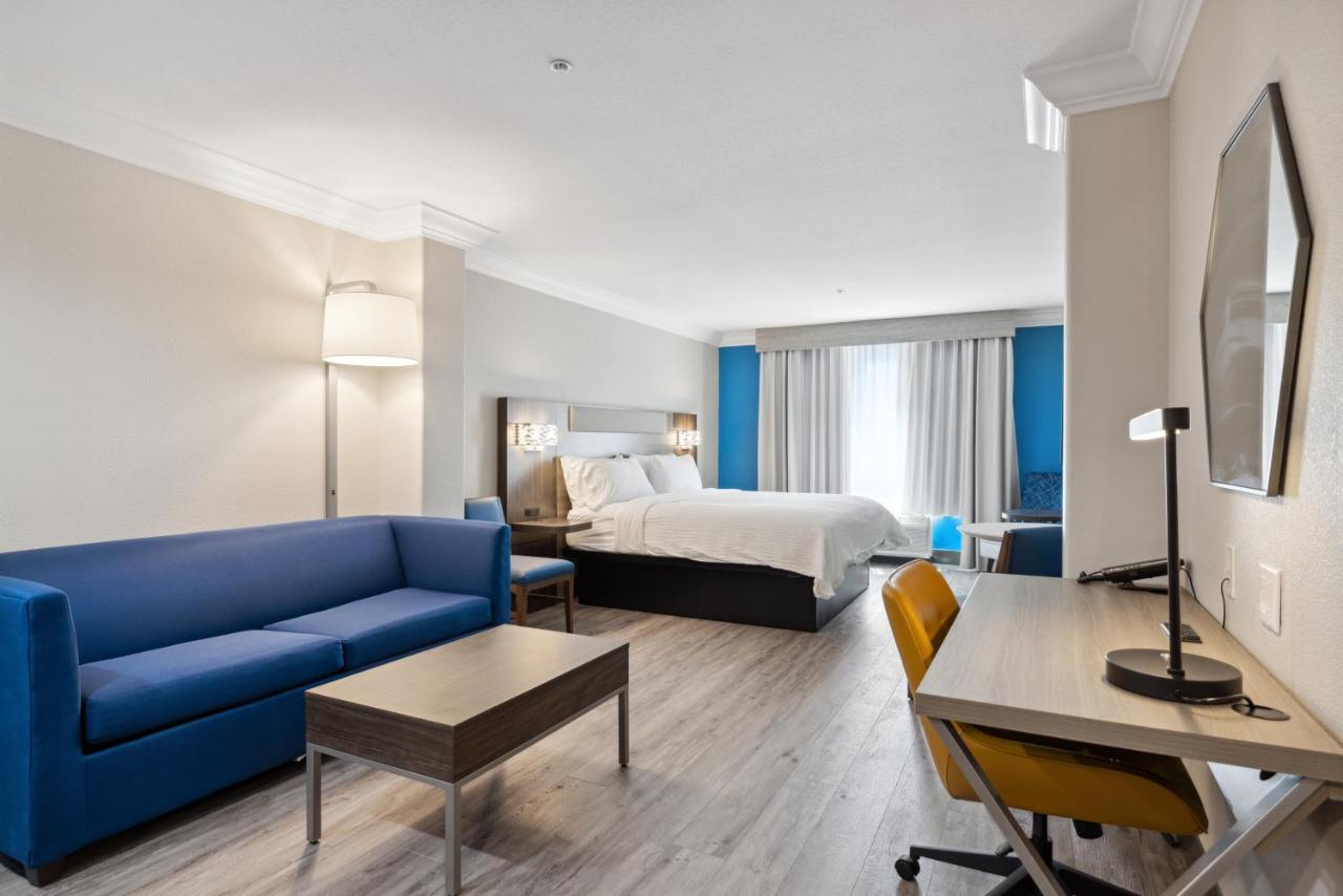 | Holiday Inn Express Hotel & Suites Vacaville, an IHG Hotel