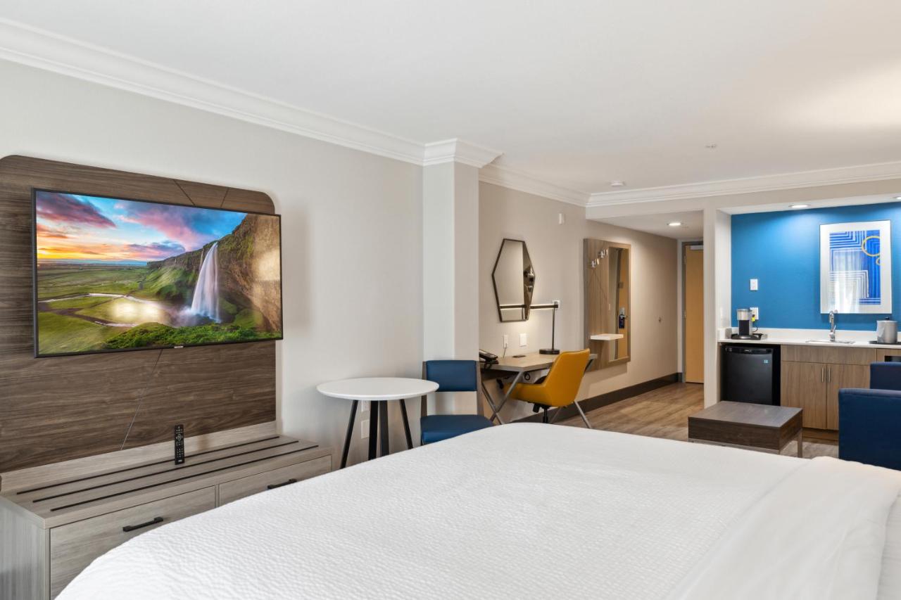 | Holiday Inn Express Hotel & Suites Vacaville, an IHG Hotel