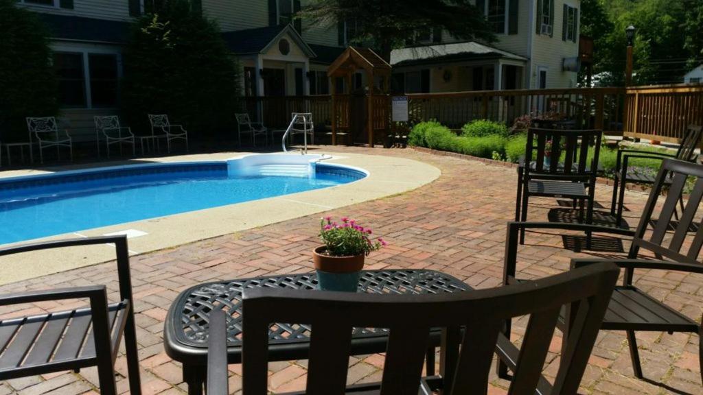 | Inn at Ellis River