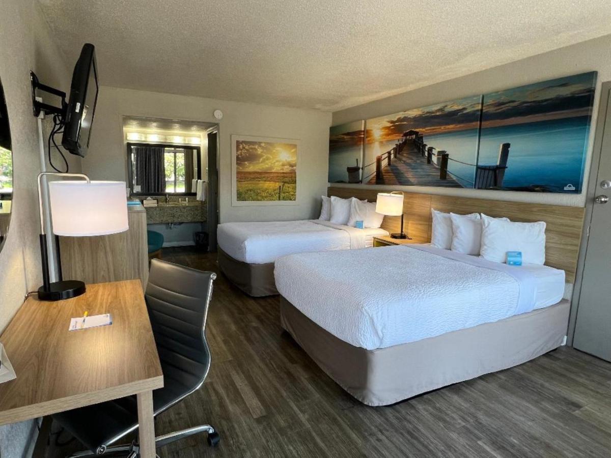Deluxe Double Room with Two Double Beds - Non-Smoking at Days Inn by Wyndham Wildwood I-75
