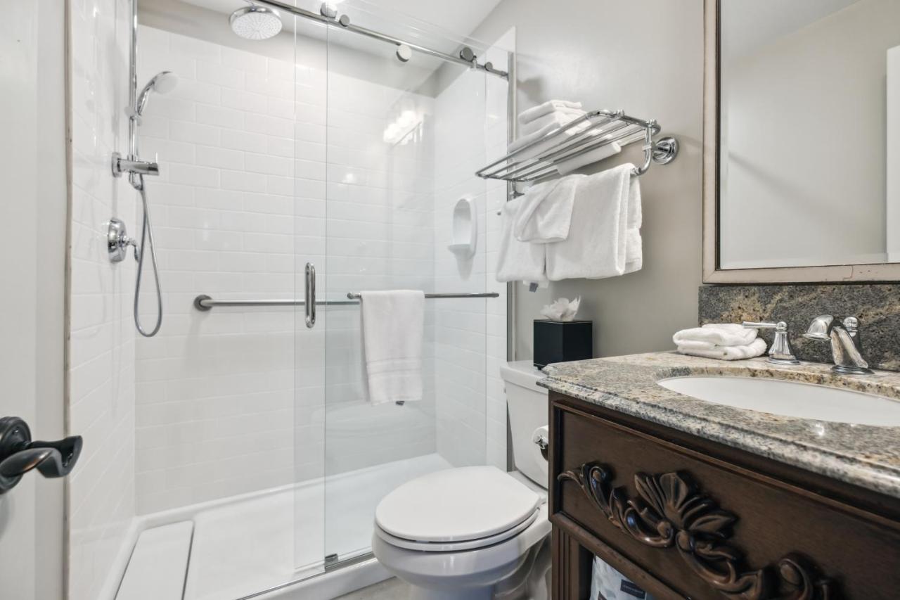 Petite Queen Room at French Market Inn