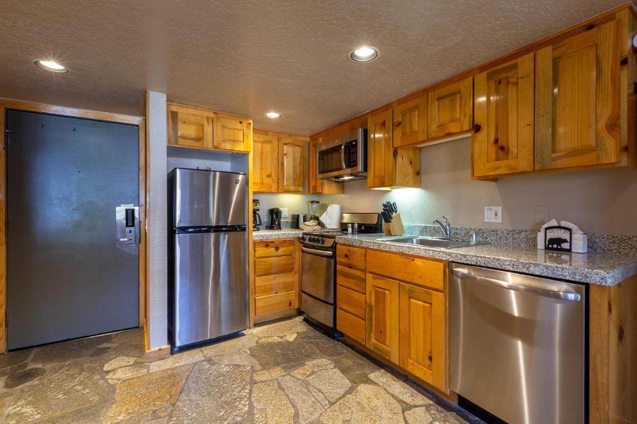 One-Bedroom Suite at Red Wolf Lodge at Olympic Valley