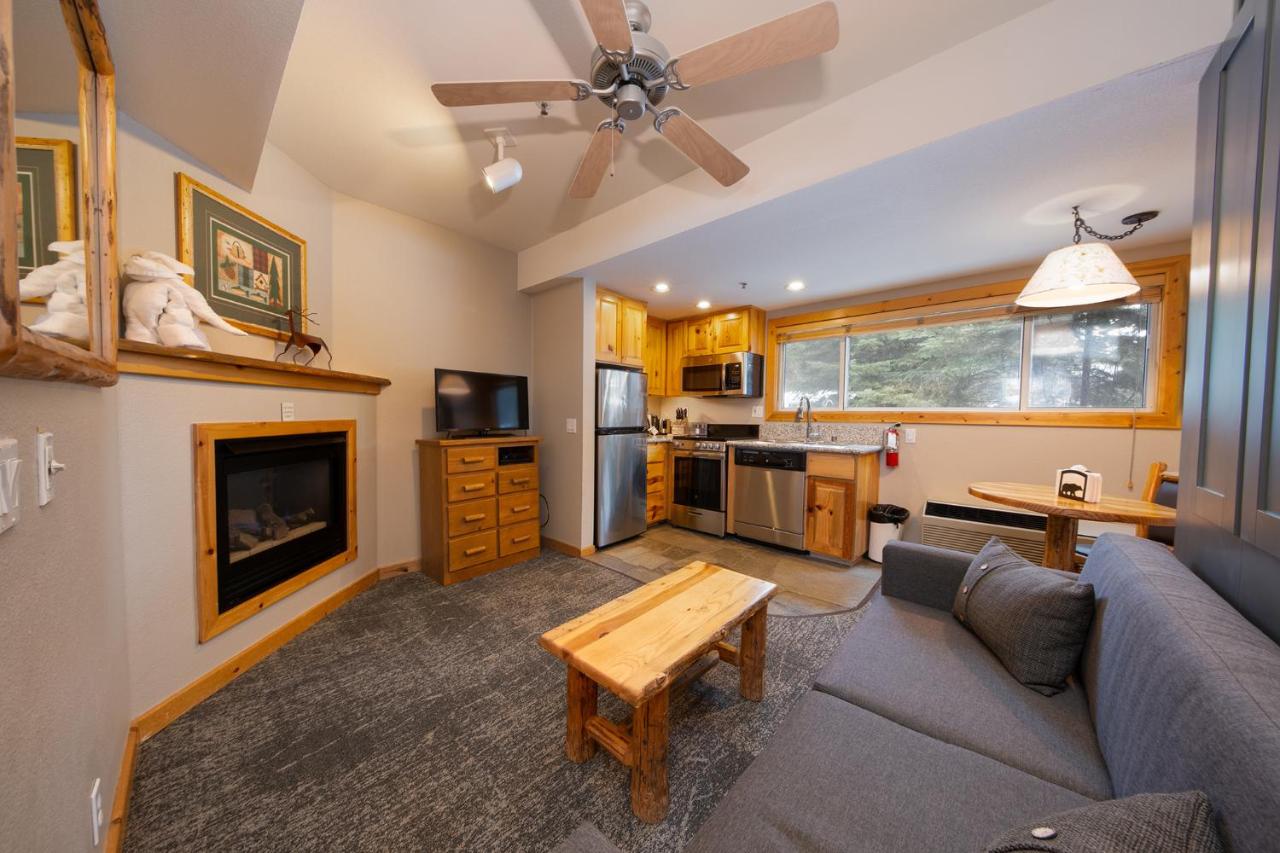 | Red Wolf Lakeside Lodge