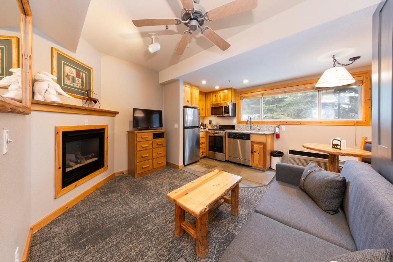 | Red Wolf Lakeside Lodge