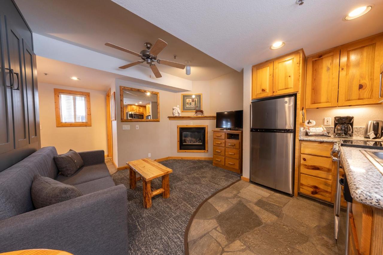 | Red Wolf Lakeside Lodge