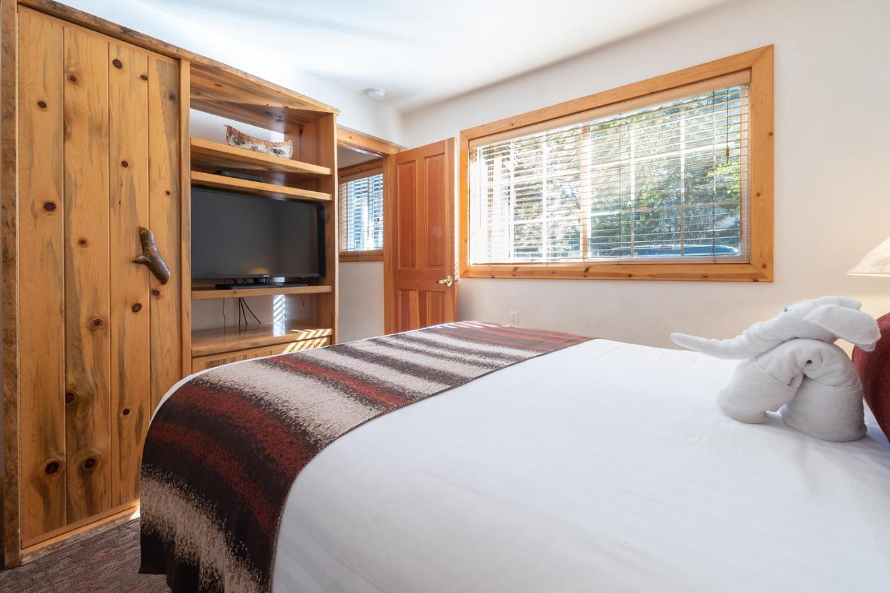| Red Wolf Lakeside Lodge