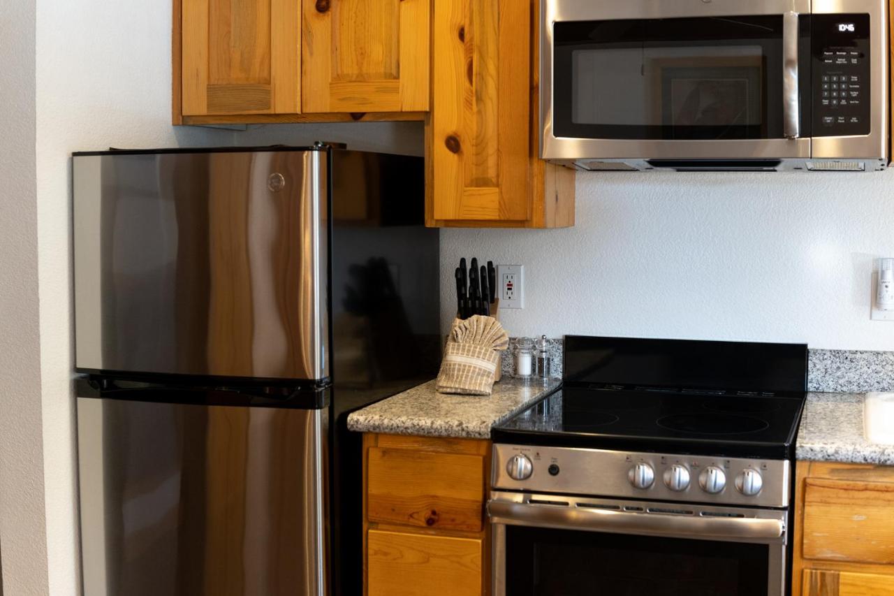 One-Bedroom Apartment at Red Wolf Lakeside Lodge