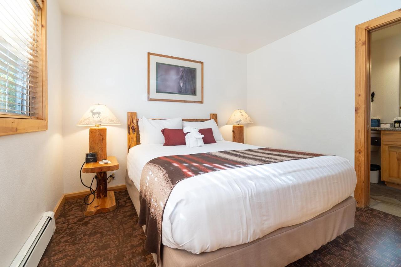 One-Bedroom Apartment at Red Wolf Lakeside Lodge