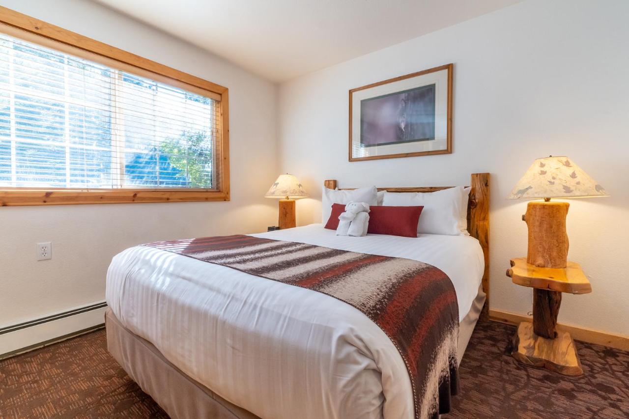 | Red Wolf Lakeside Lodge