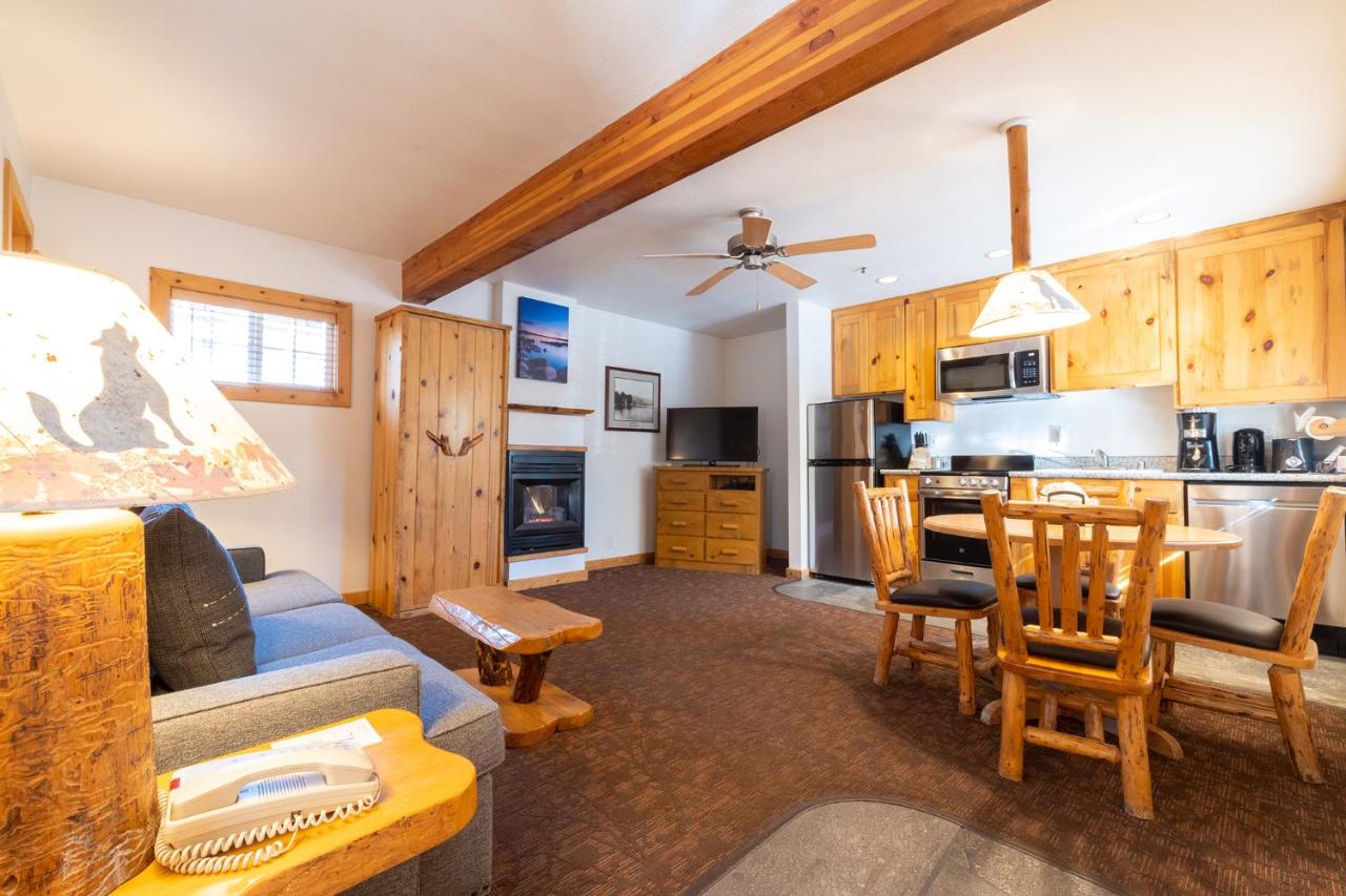  | Red Wolf Lakeside Lodge