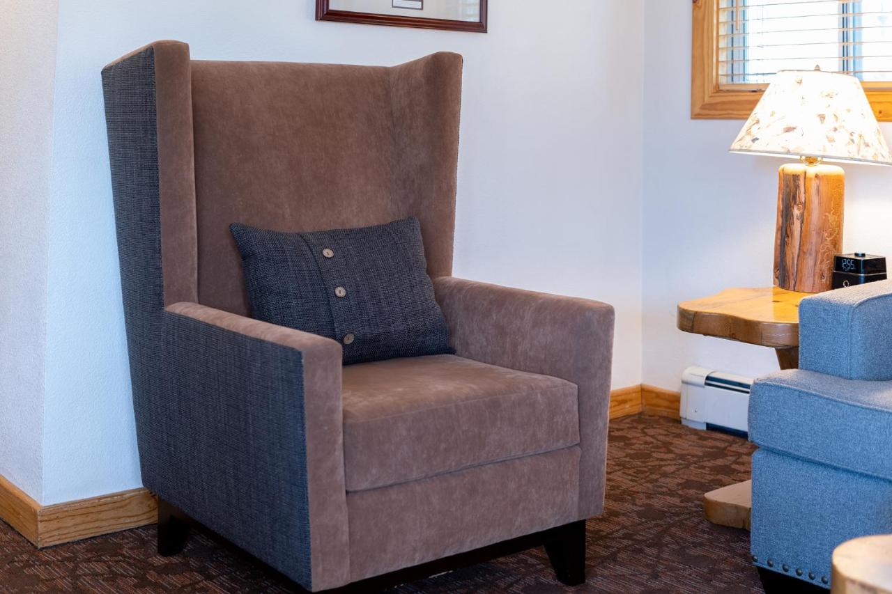 Two-Bedroom Apartment at Red Wolf Lakeside Lodge