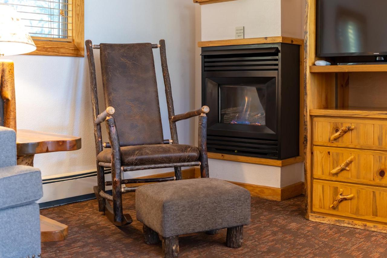 Two-Bedroom Apartment at Red Wolf Lakeside Lodge