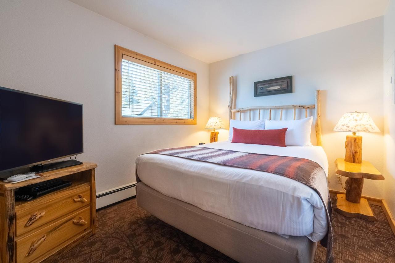 | Red Wolf Lakeside Lodge