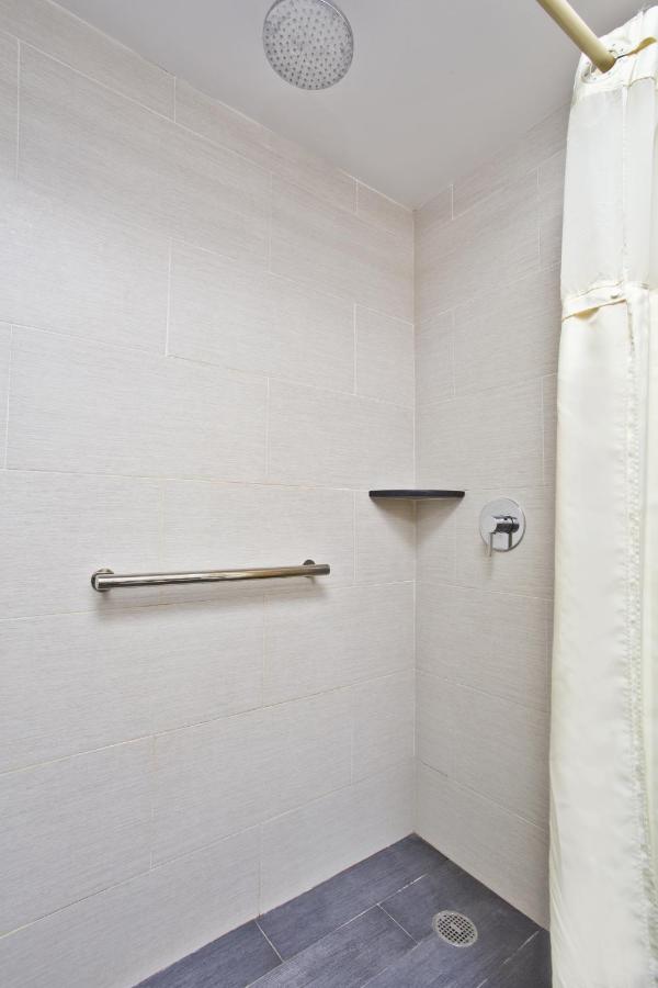 | Brooklyn Motor Inn