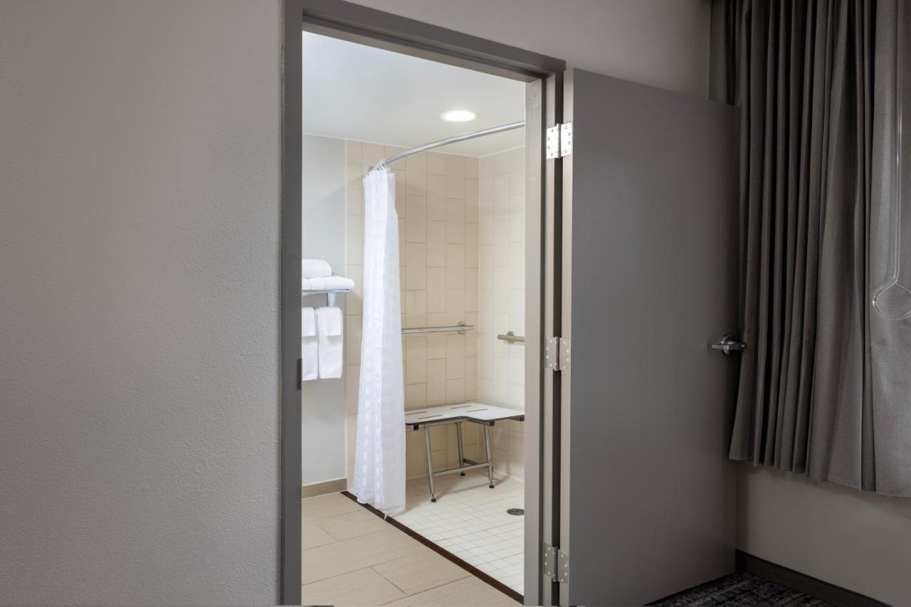 King Room with Roll-In Shower - Disability Access at Hyatt Place Columbus Dublin