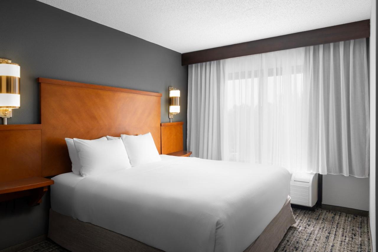 King Room with Bath Tub - Disability Access at Hyatt Place Columbus Dublin