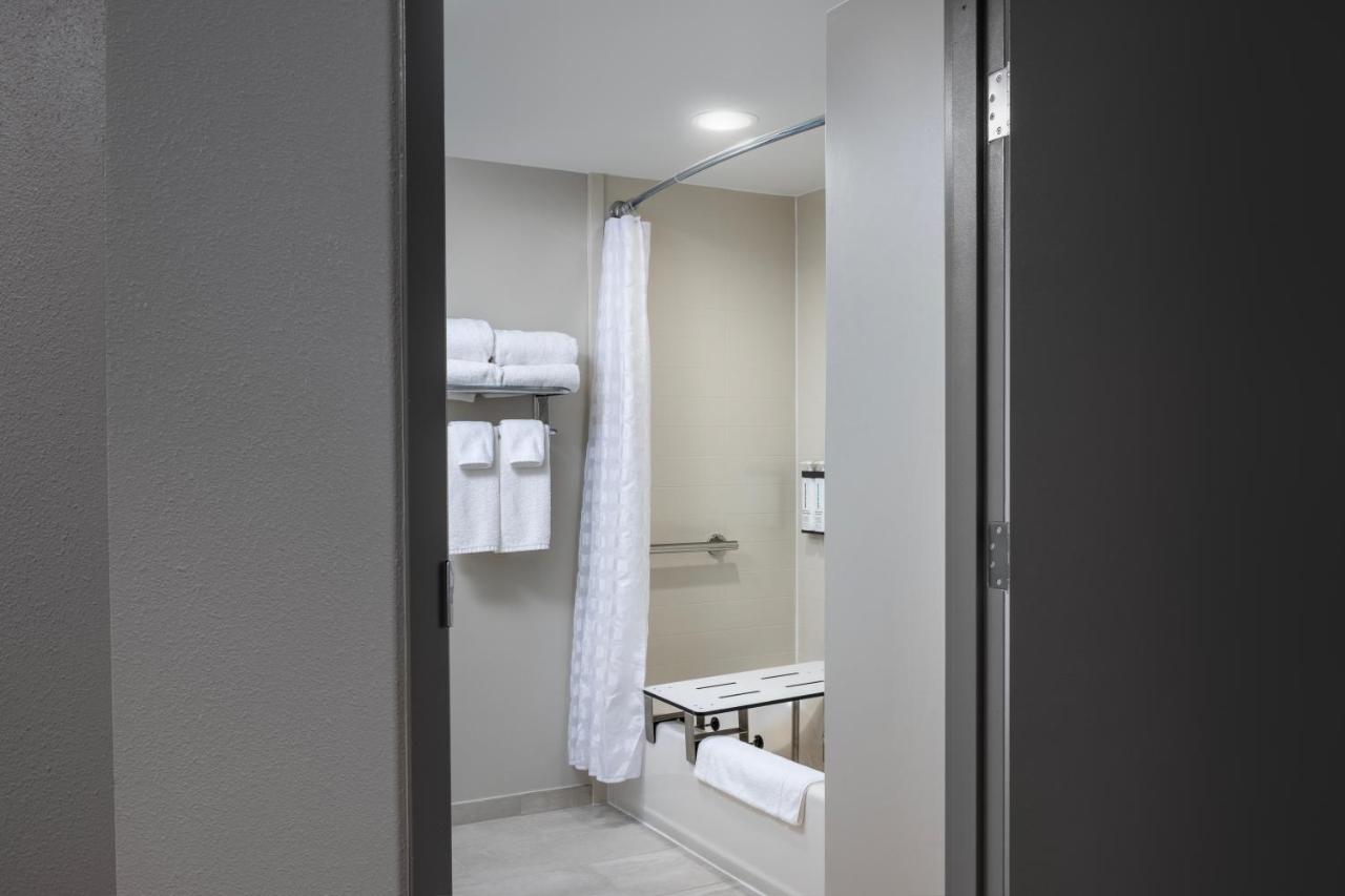King Room with Bath Tub - Disability Access at Hyatt Place Columbus Dublin