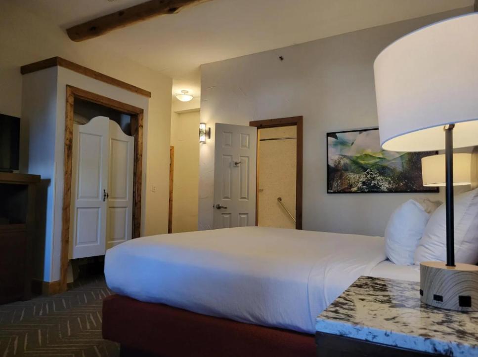 Lodge King Room at The Lodge at Breckenridge