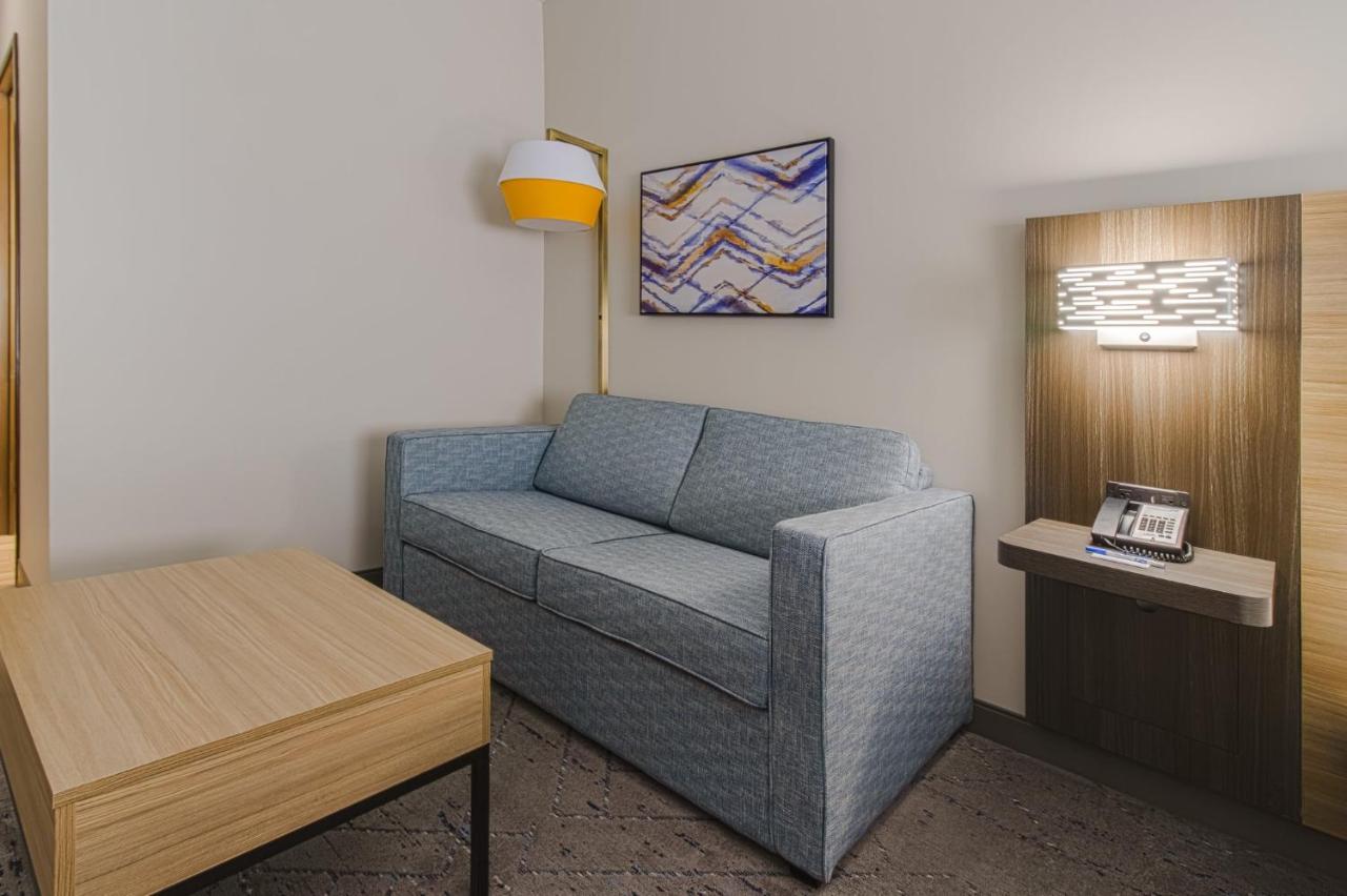 | Holiday Inn Express Hartford-Newington, an IHG Hotel