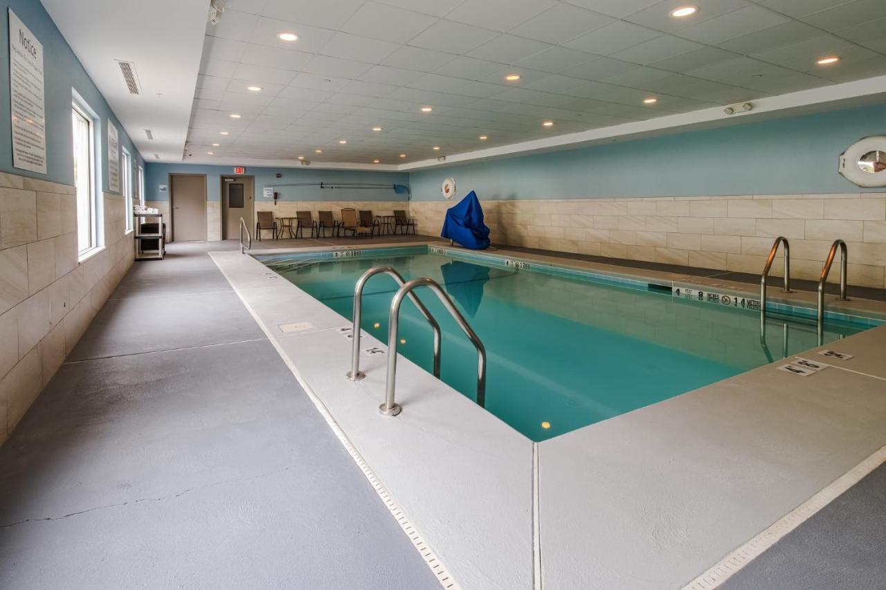 | Holiday Inn Express Hartford-Newington, an IHG Hotel