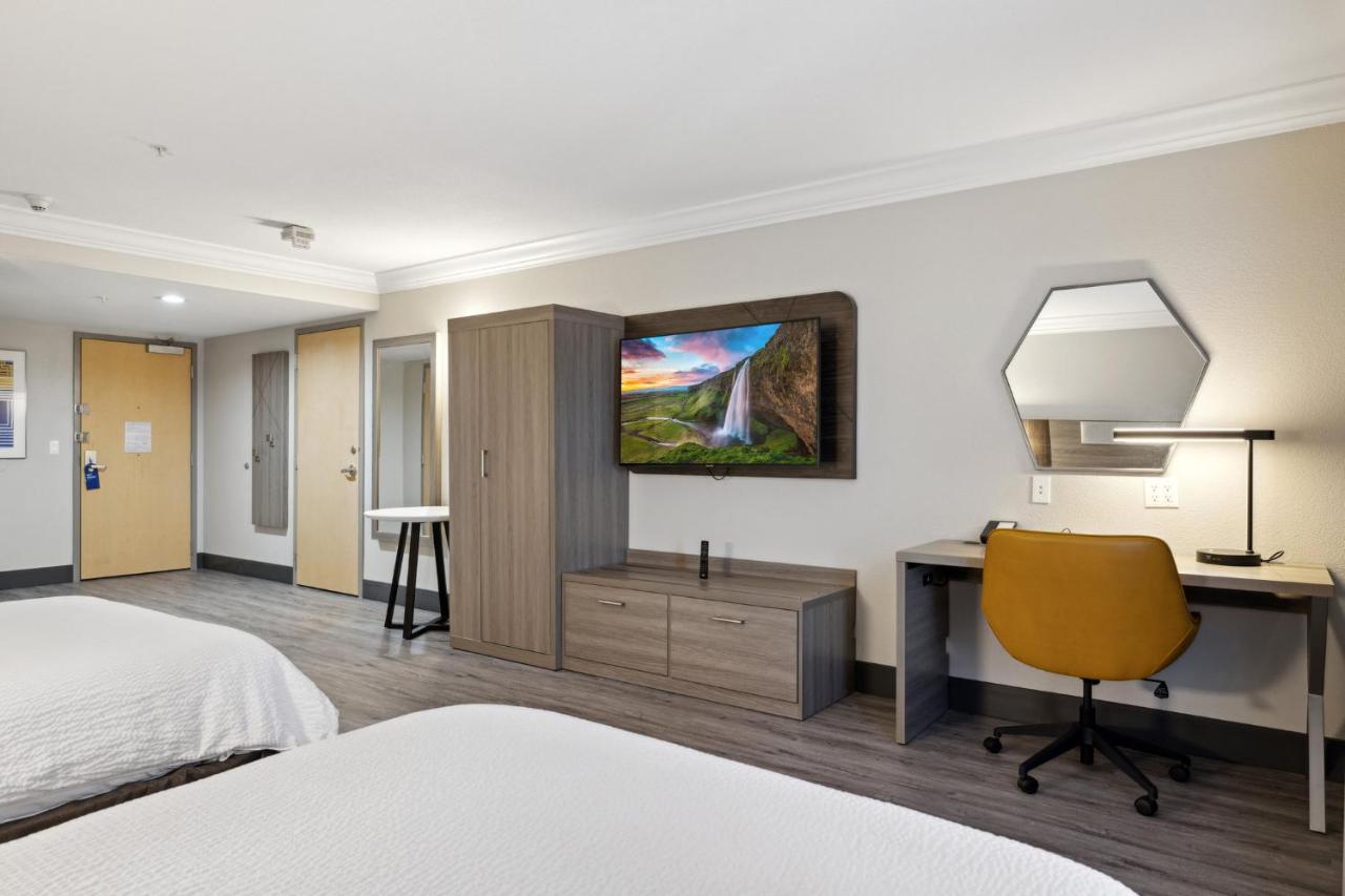 | Holiday Inn Express Hotel & Suites Vacaville, an IHG Hotel