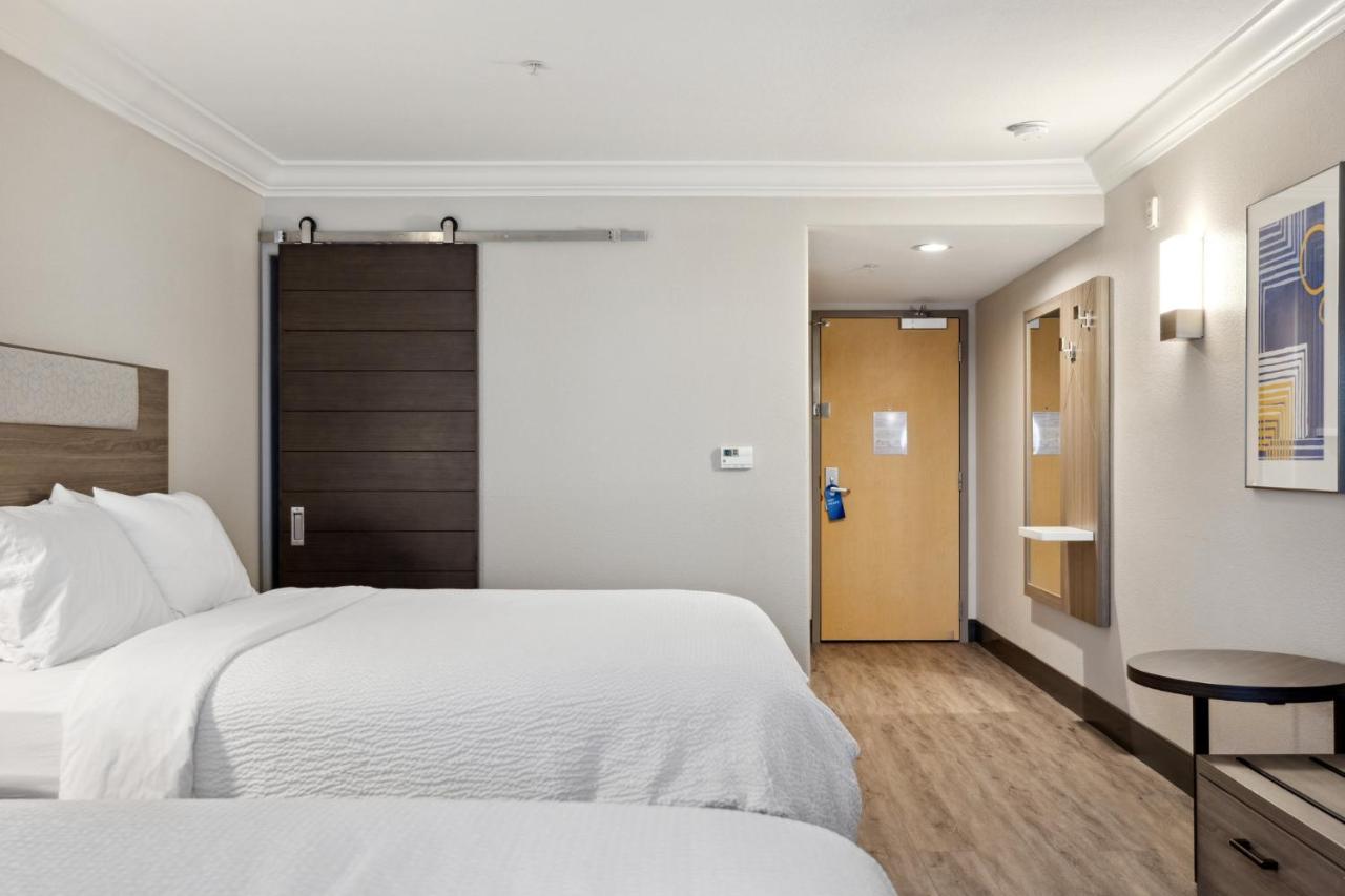 | Holiday Inn Express Hotel & Suites Vacaville, an IHG Hotel