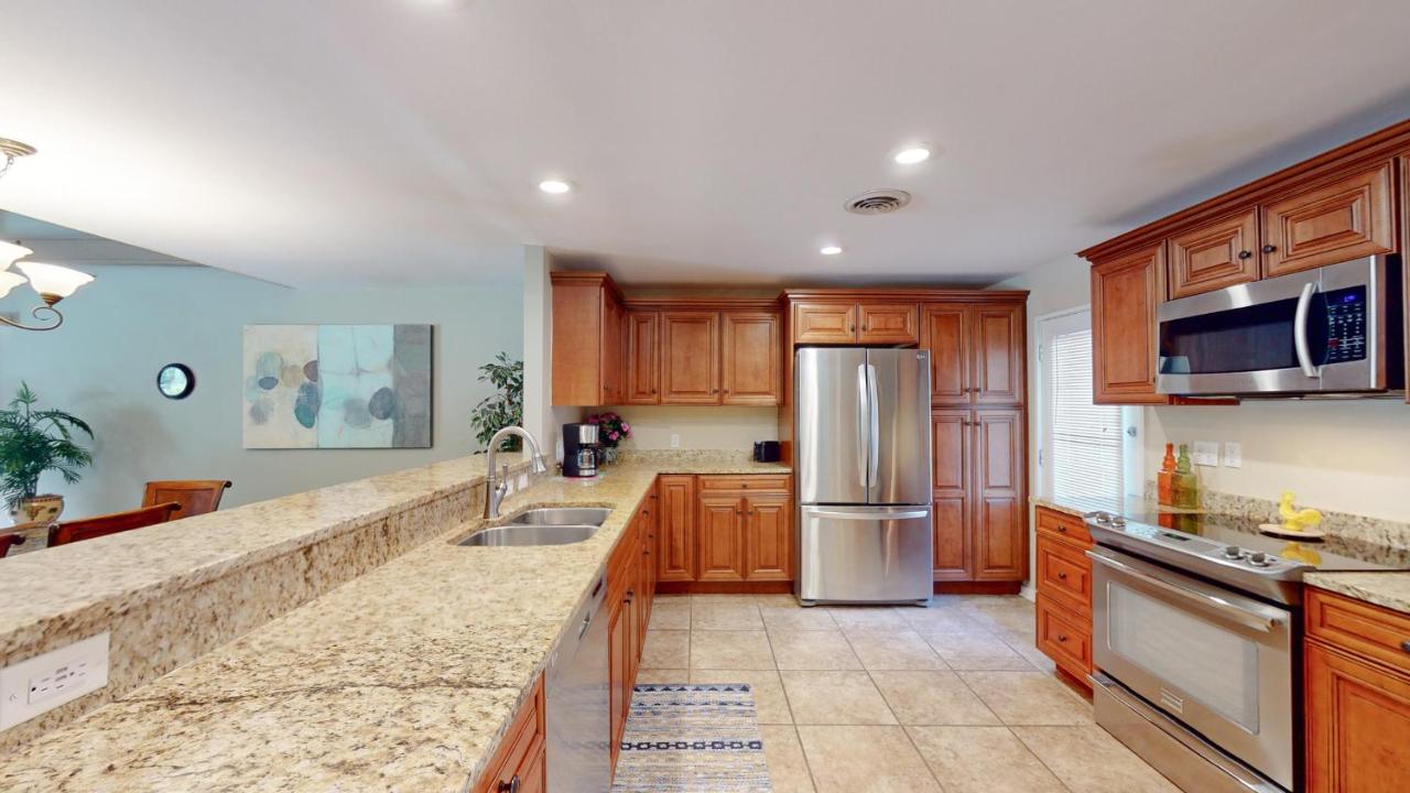  | 706 Queens Grant