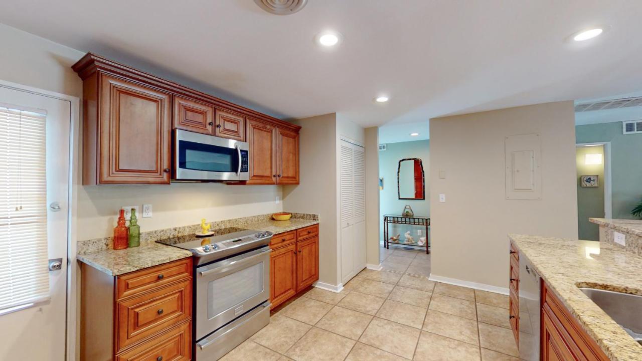  | 706 Queens Grant
