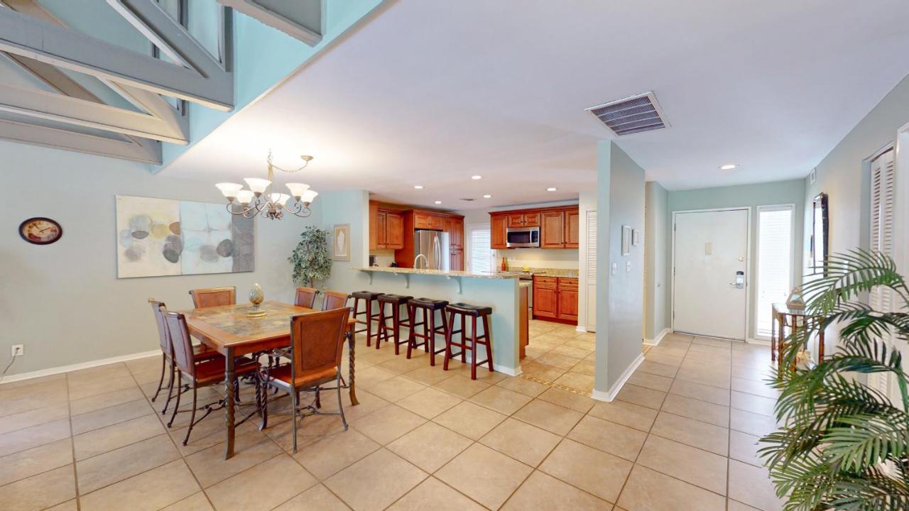  | 706 Queens Grant
