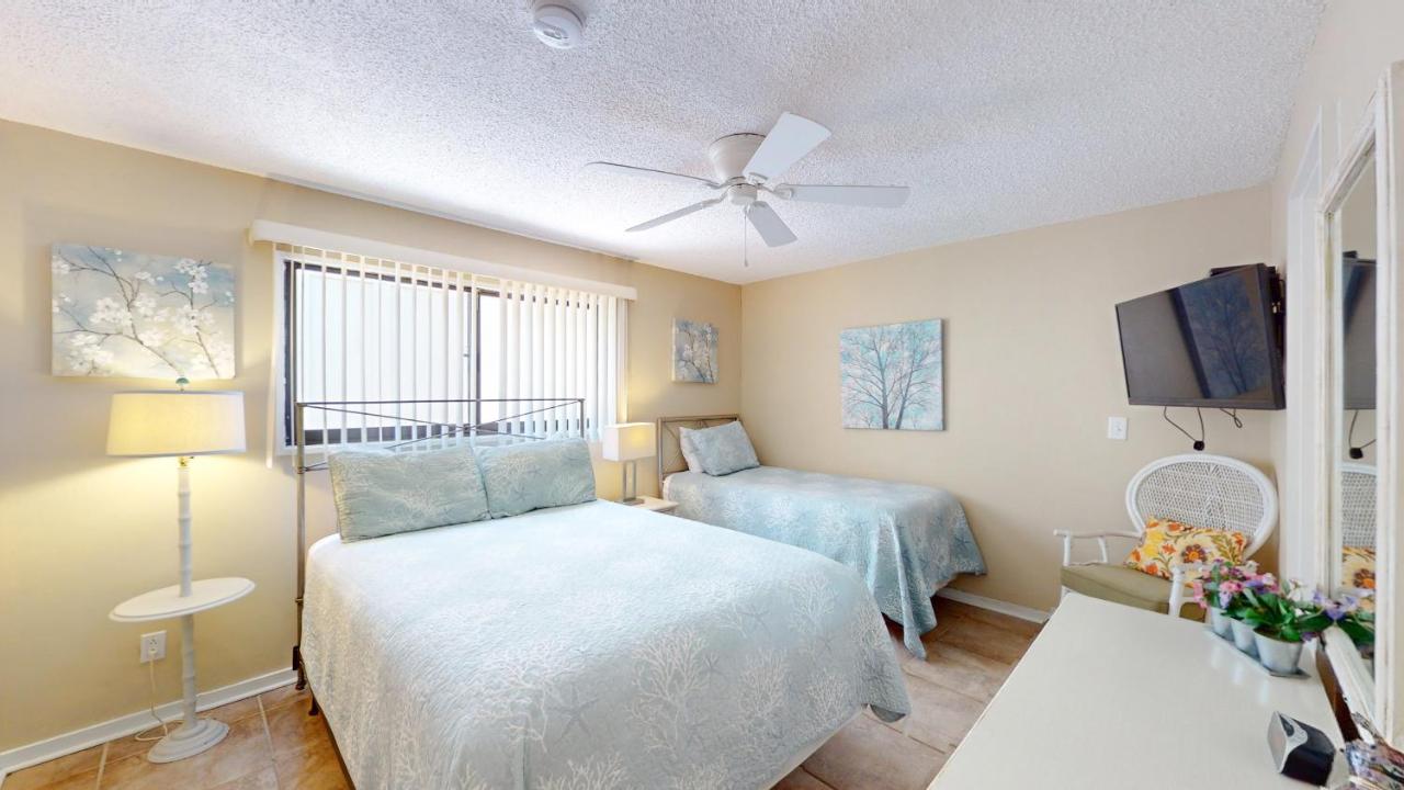  | 706 Queens Grant