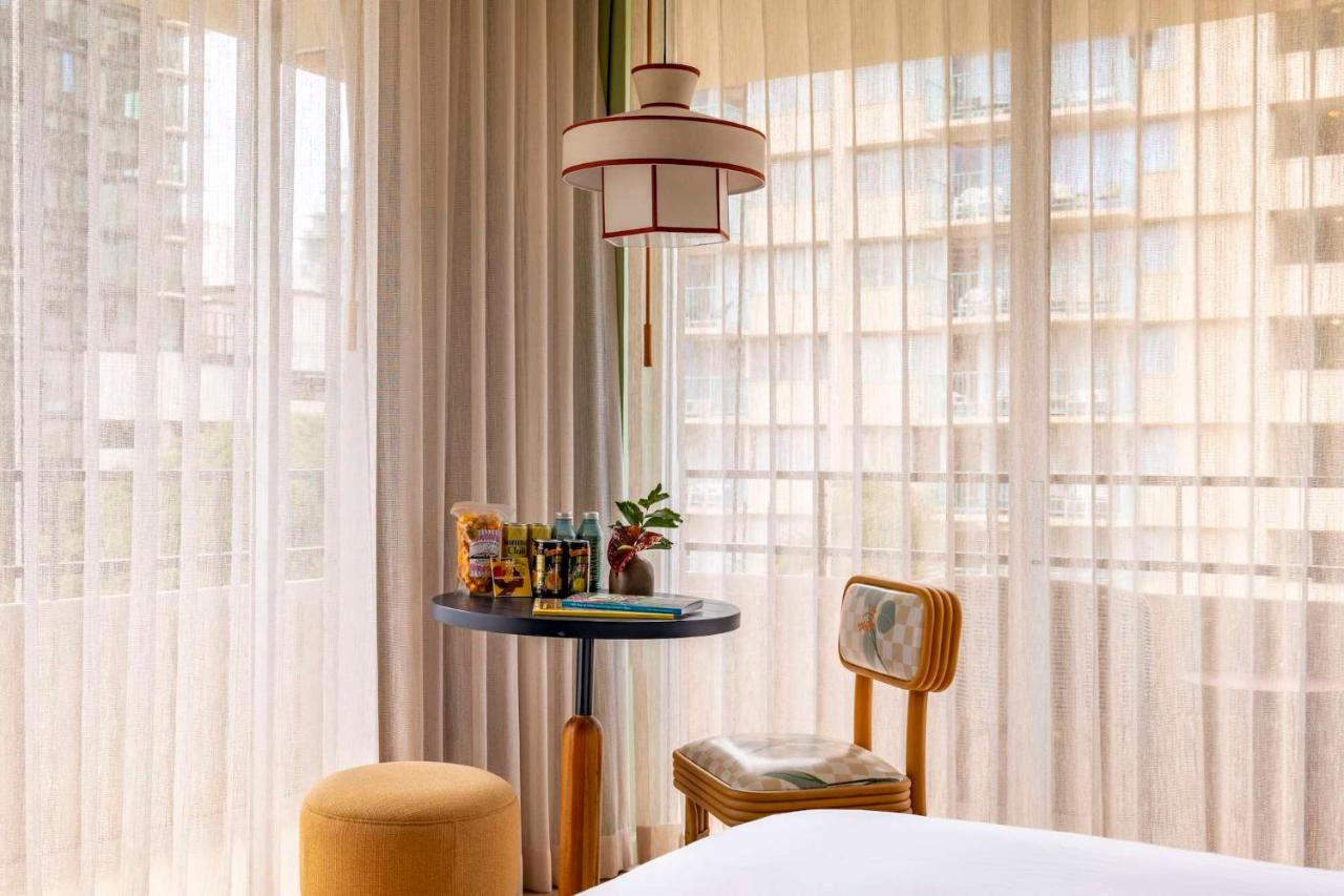 Corner Premium View King Bed with Lanai at Wayfinder Waikiki