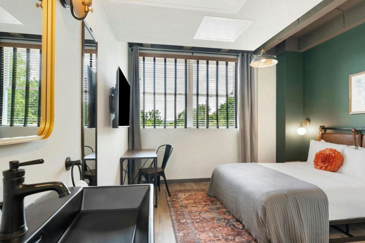 Standard Queen Room at Hotel Nell - Union Market