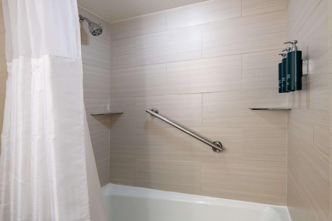 Double Room with Two Double Beds and City View at DoubleTree by Hilton Washington DC - Crystal City