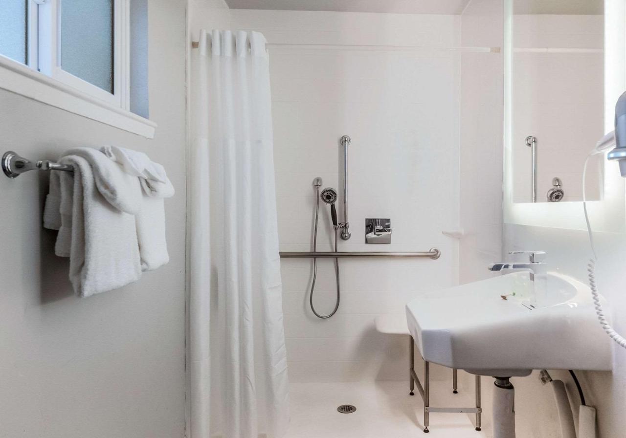 Queen Room - Accessible/Non-Smoking at Quality Inn South Lake Tahoe