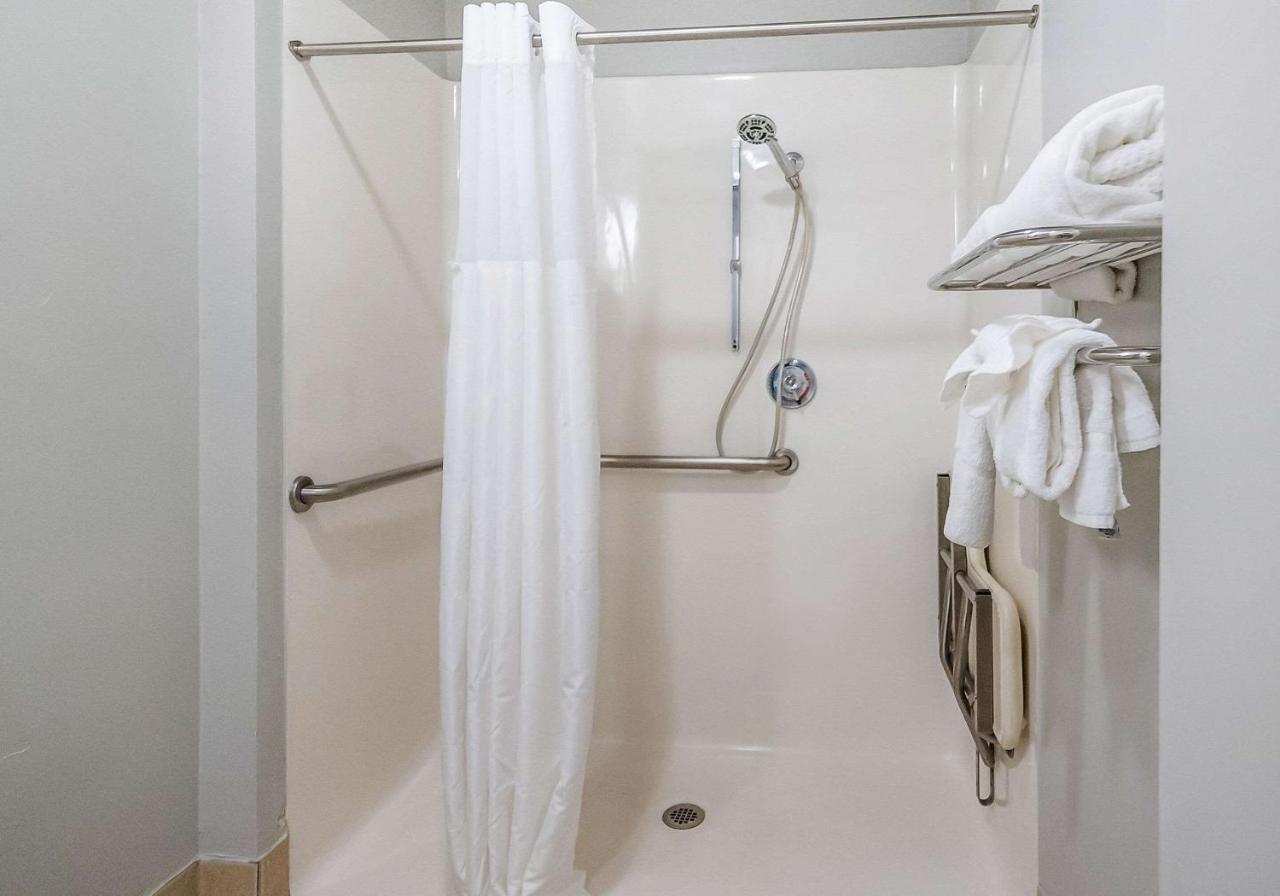 Queen Room - Accessible/Non-Smoking at Quality Inn South Lake Tahoe