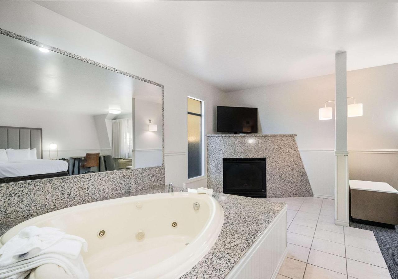 King Suite - Non-Smoking at Quality Inn South Lake Tahoe