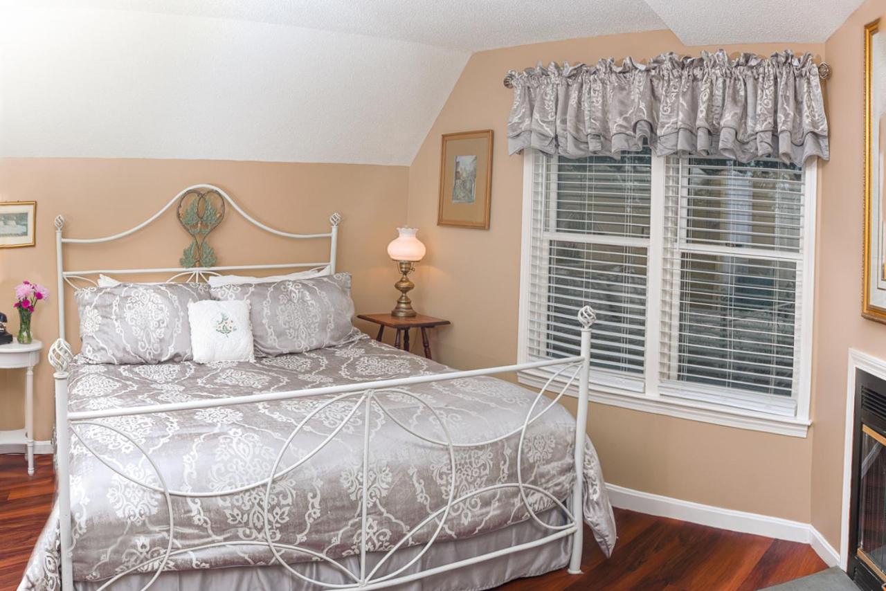 | Inn at Ellis River